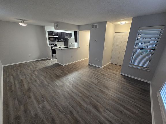 3rd image of 5193 Westwinds Dr
