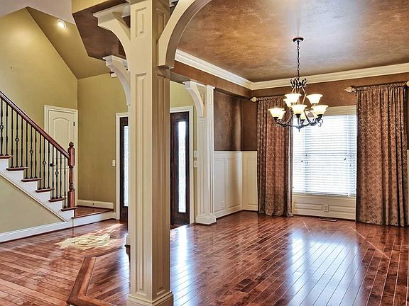 3rd image of 2315 Julianne Cir