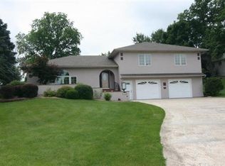 1349 S 20th Ave W, Newton, IA 50208