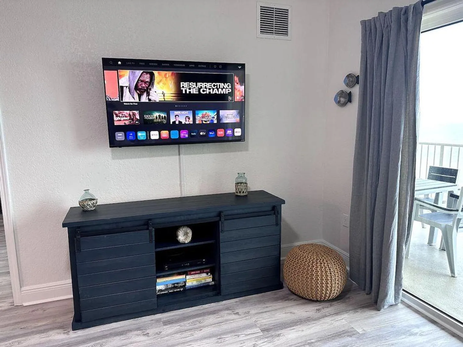 2 bed, 2.0 bath, 1097 sqft, $4,252 — Photo 3