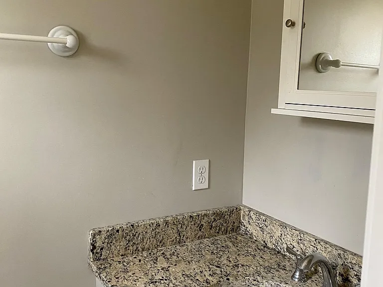 18 Myrtle Ln — Photo 9