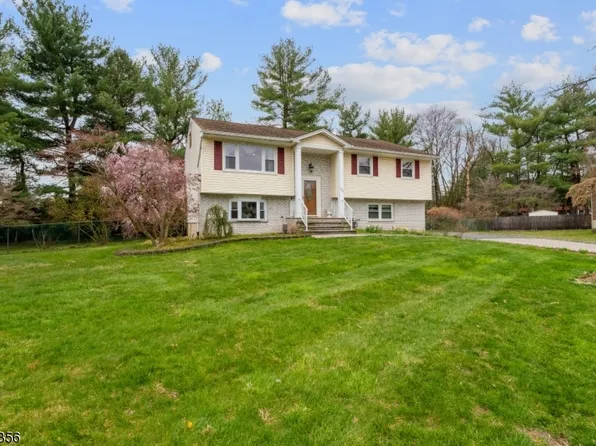 777 Decker Pl, Paramus Boro, NJ 07652