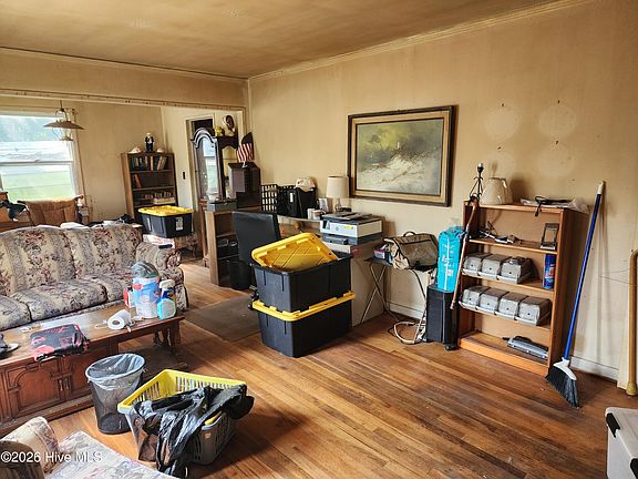 4th image of 2334 Neal Street