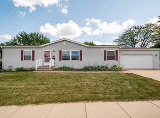 131 Buckeye Ln, Riverside, IA 52327