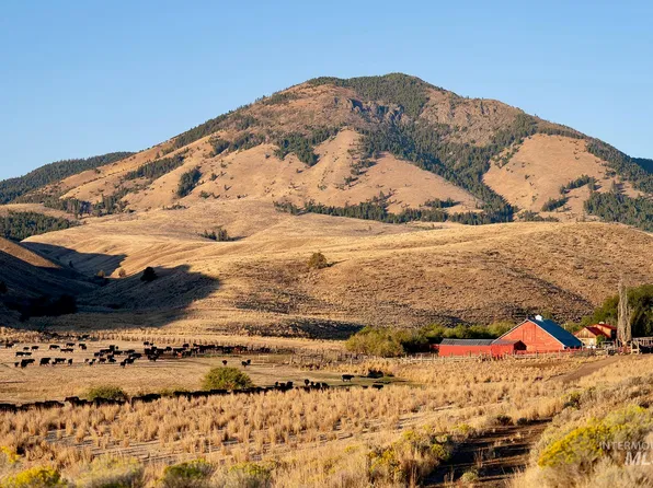 5601 Farley Rd, Ironside, OR 97908