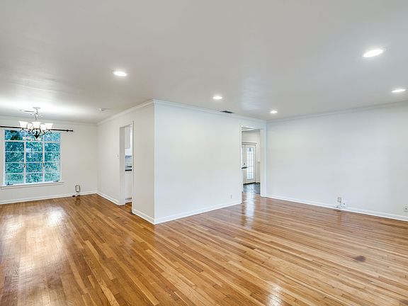 5th image of 100 Seford Dr