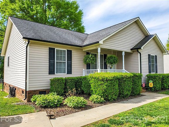 4th image of 2710 Highland Dr