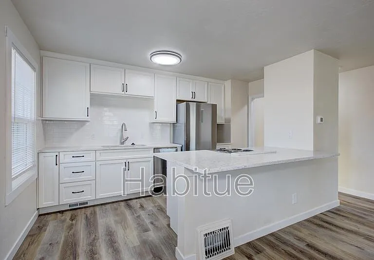 1000 N 27th St — Photo 9