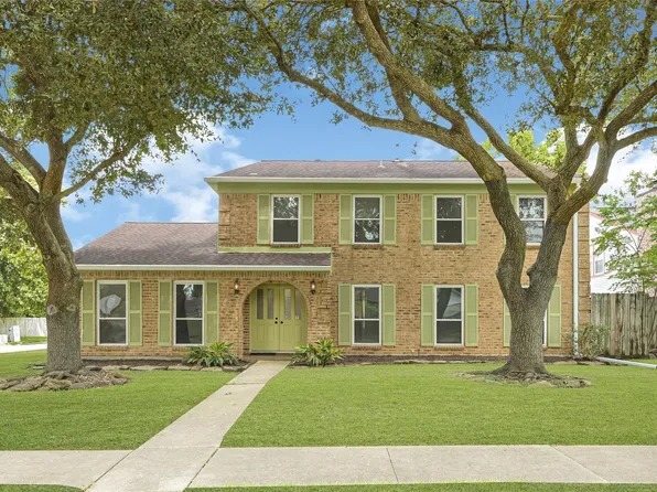 459 El Toro Ln, Webster, TX 77598