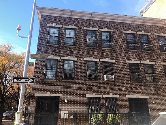 3rd image of 444 Bedford Ave #18-C