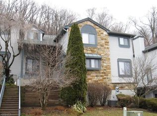 135 Overlook Dr, Hackettstown, NJ 07840