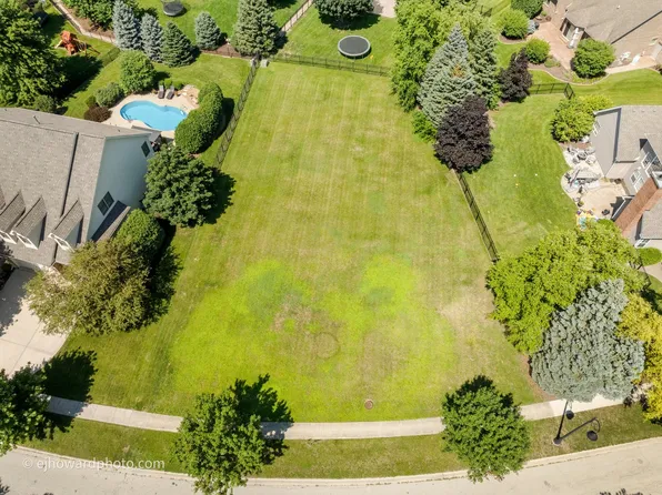21357 S Forest View Dr, Shorewood, IL 60404