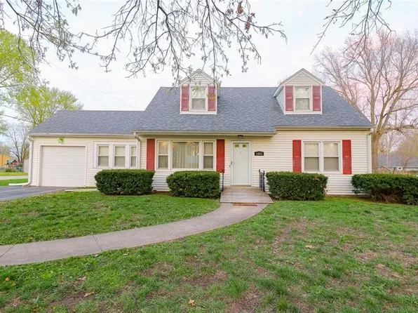 1601 S Market St, Holden, MO 64040