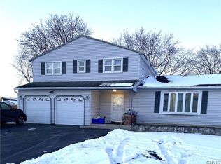5353 Vineyard Dr, Clay, NY 13041