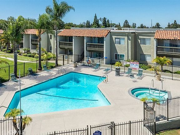 5th image of 17230 San Mateo St #20