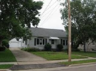 878 6th St, Menasha, WI 54952