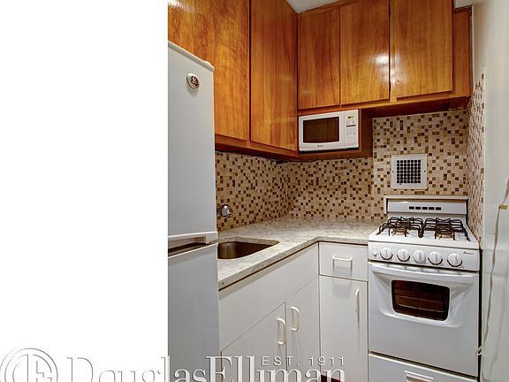 4th image of 335-341 E 51st St #3G