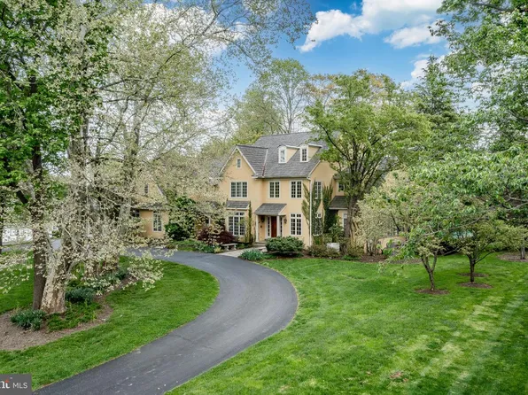 11 Harrison Dr #18, Newtown Square, PA 19073