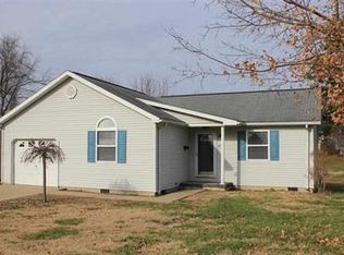 608 E 9th St, Huntingburg, IN 47542