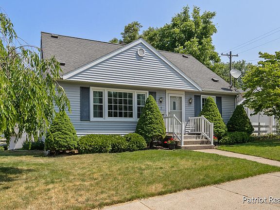 4th image of 7 Graceland St NE