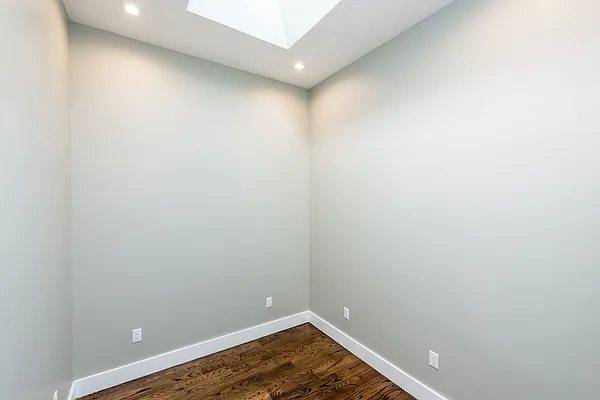 Rented by Nooklyn NYC LLC | media 30