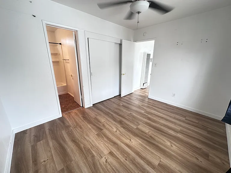 4528 52nd St — Photo 3