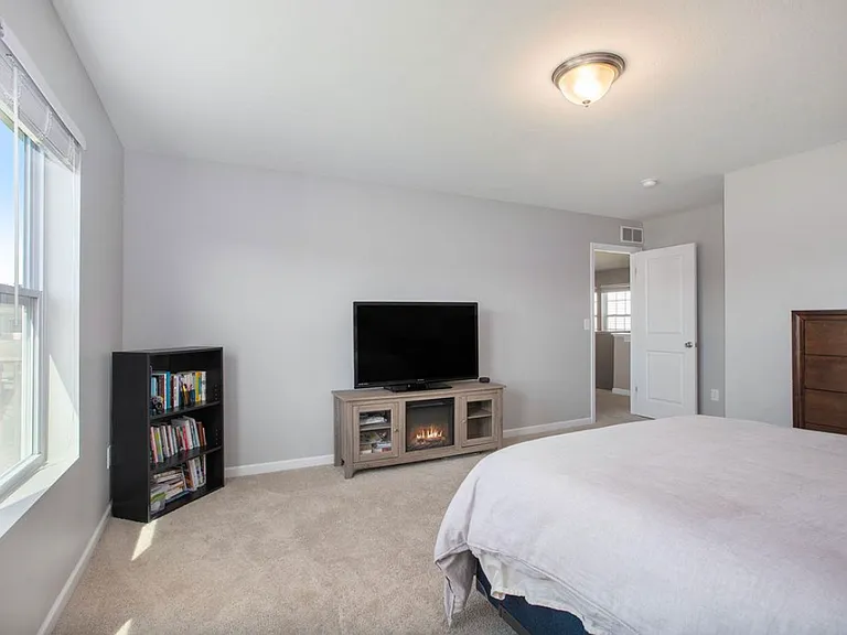 1328 Ellery Grove Ct — Photo 9