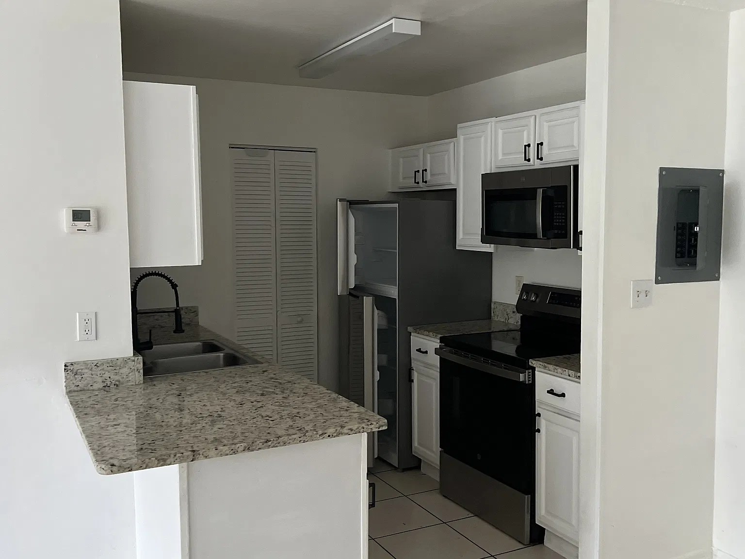 410 Thor Avenue Southeast - 3 — Photo 3