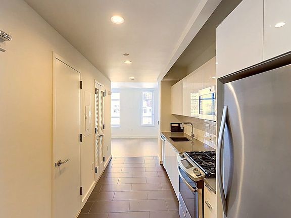 4th image of 45 Hoyt St APT 10P