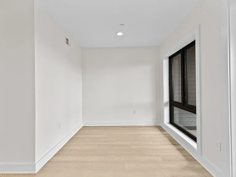 85 Willow Ct #302 — Photo 10