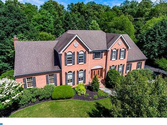 2nd image of 129 Pembrooke Cir