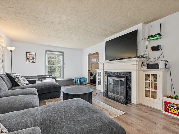 5th image of 409 30th St NW