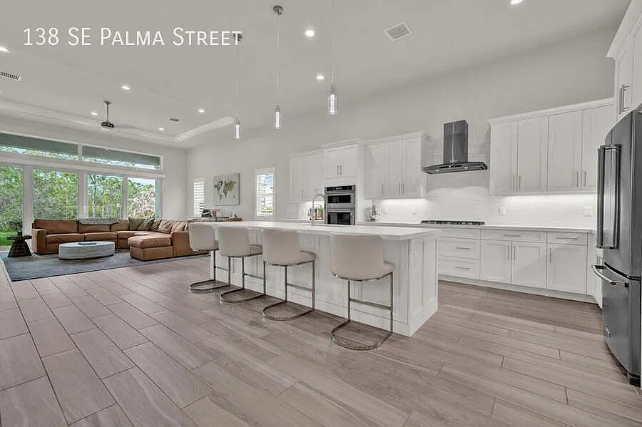 138 SE Palma Street — Photo 3