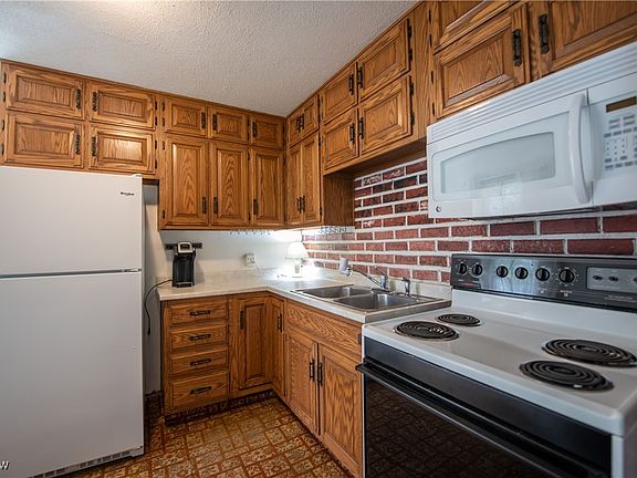 5th image of 142 Marion Ave
