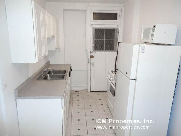 1st image of 1946 W Wilson Ave #2W
