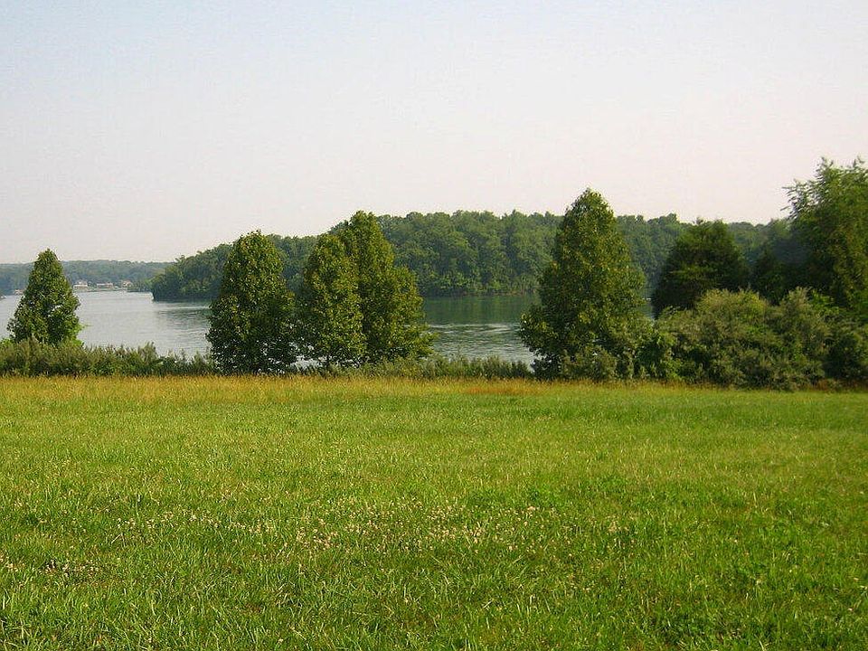 1st image of 260 Bay Pointe Dr