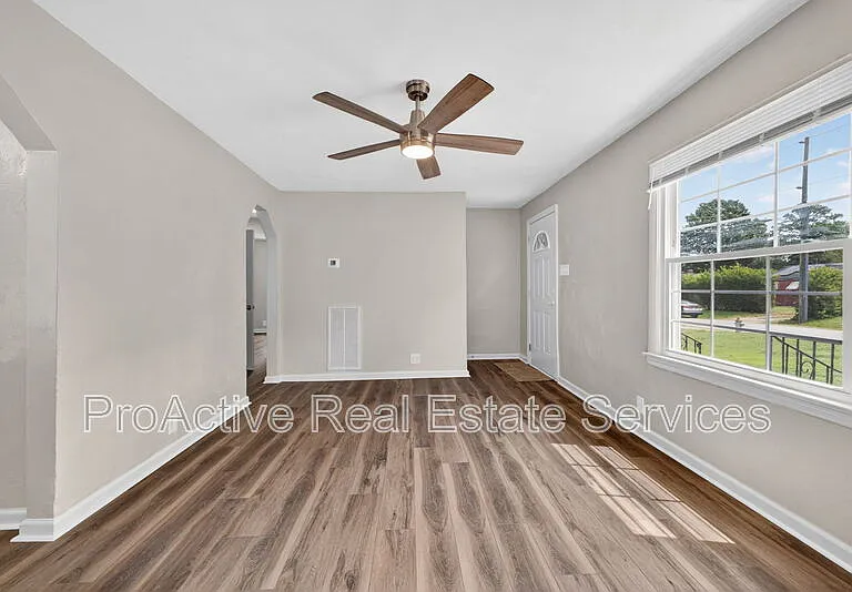 816 Martin Ave — Photo 4