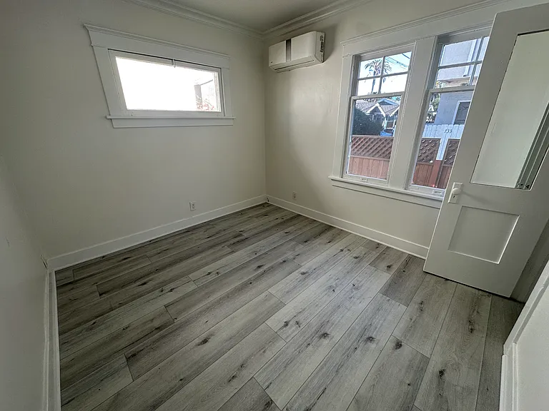 725 E 5th St #A — Photo 13