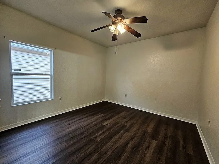 1004 Park Central Cir — Photo 8