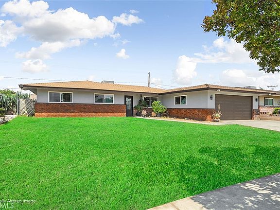 3rd image of 9846 Tamarind Ave