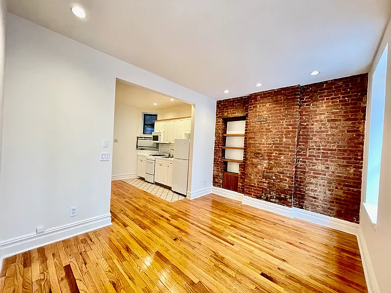 328 E 34th St #B2 — Photo 3