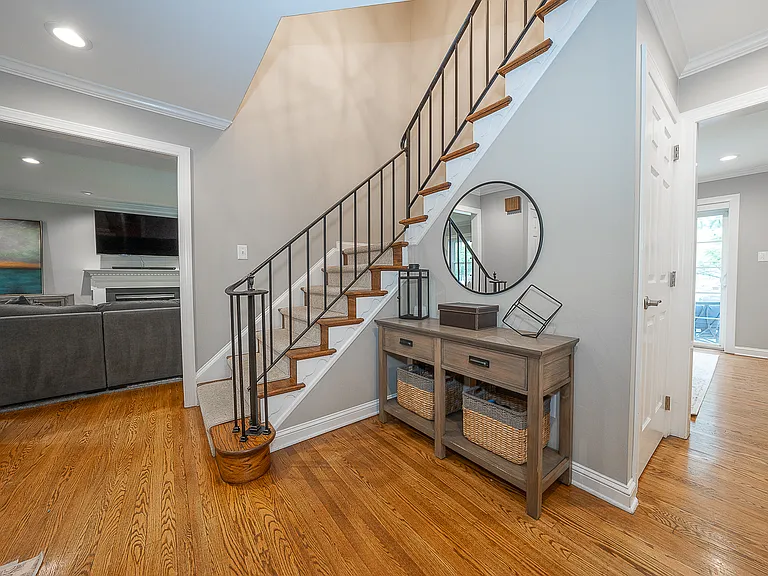 10 Hansen Ct — Photo 2
