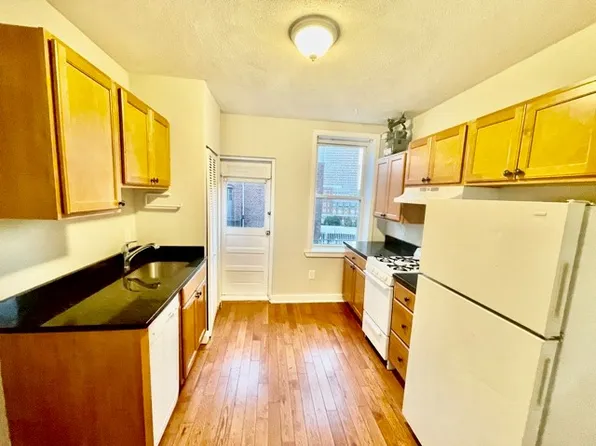 212 Hanover St #3, Boston, MA 02113