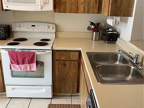 3rd image of 3163 Landmark Dr APT 612