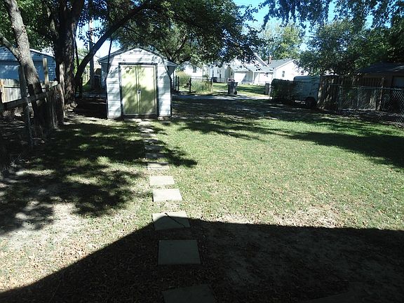 2nd image of 1223 N Chester Ave