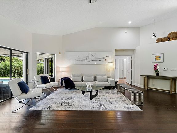 4th image of 1119 Creekford Drive