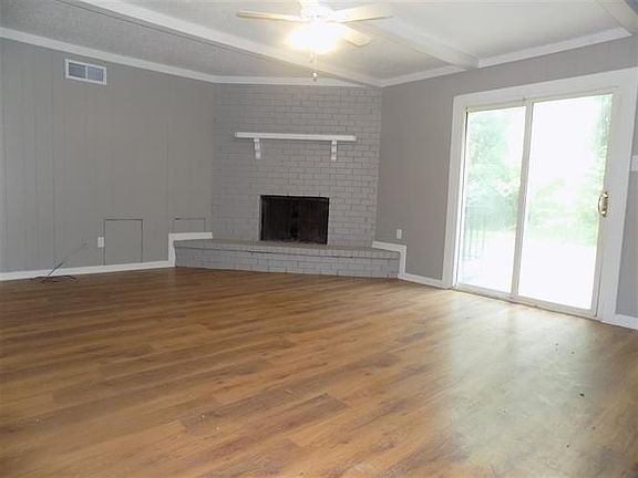 3rd image of 3861 Jasmine Dr