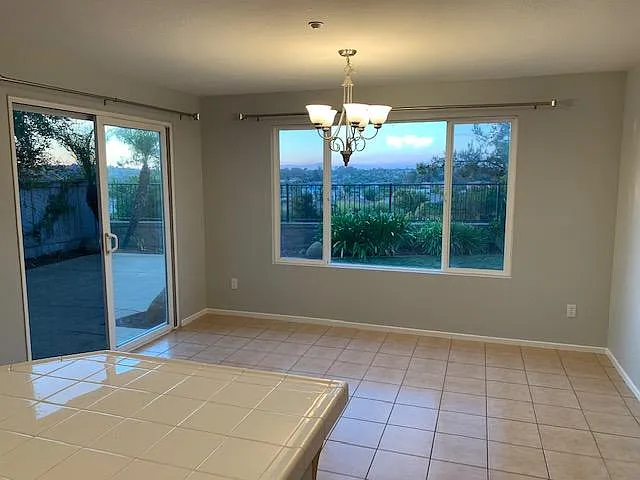 1615 Carriage Cir — Photo 7