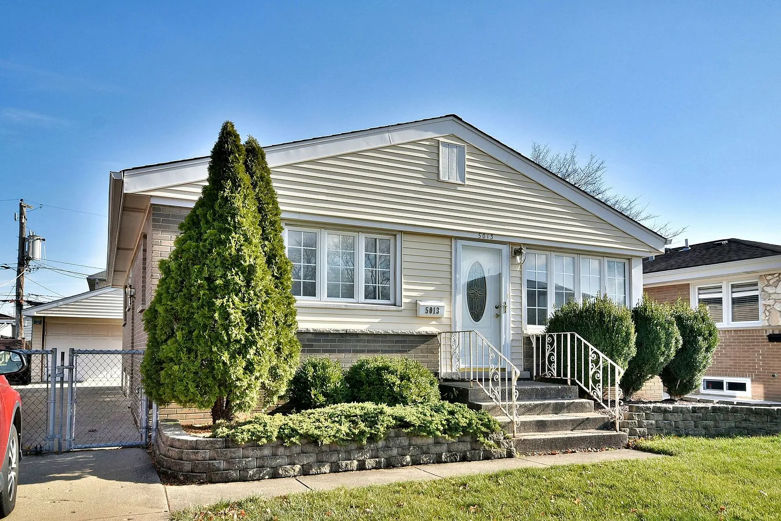 5013 N Oneida Ave photo 1
