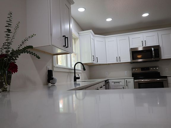 5th image of 255 Maple St